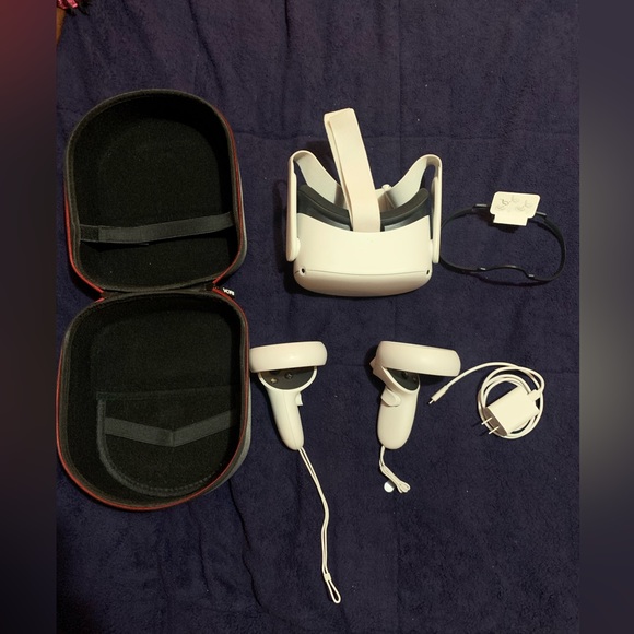 Selling some oculus 2 only used 1 - Picture 3 of 4